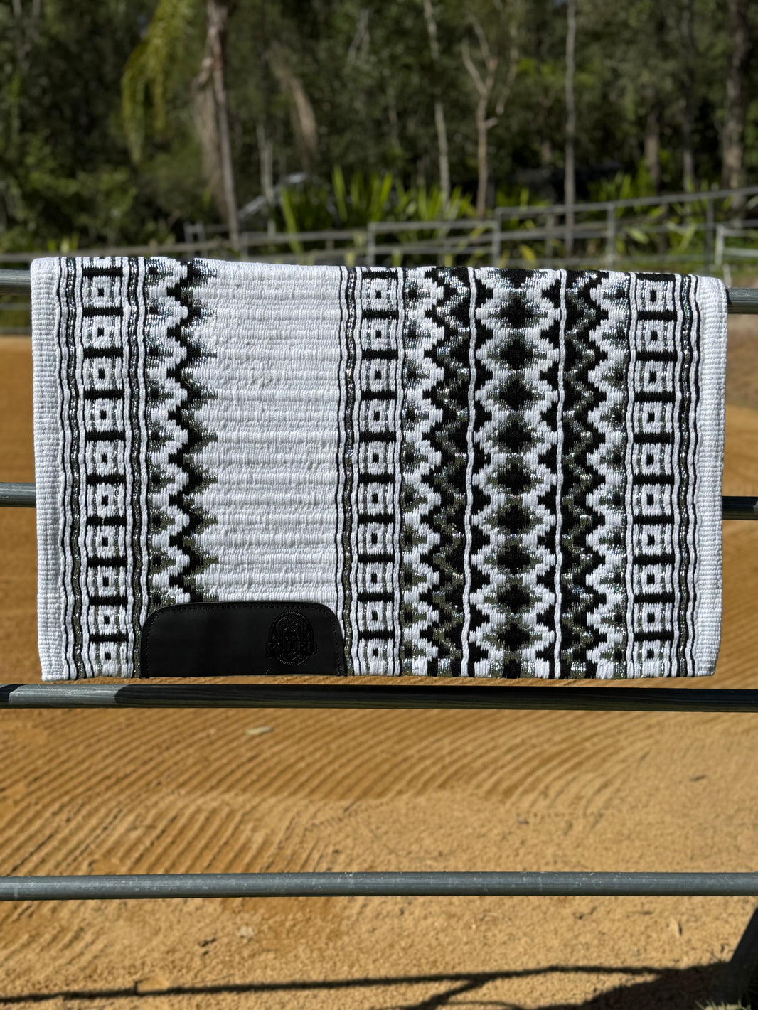 Show Pad - Bling White Black Silver